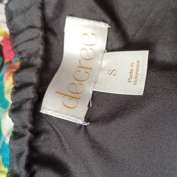 4/$60 Floral Strapless Romper - Size Small - Picture 5 of 6